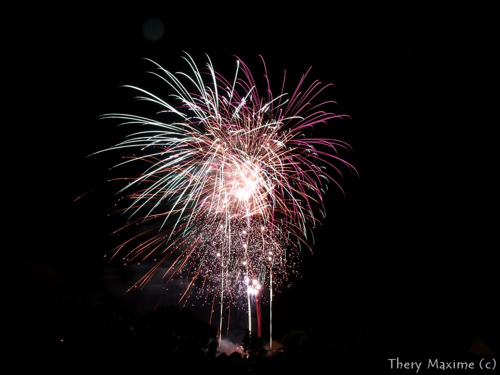 Premier Feu d'artifice ( avis et conseil ) - Page 2 P7133410%281%29isbergues%202011